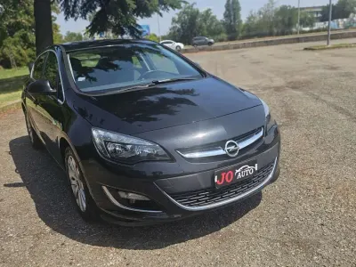 Usata Opel Astra Cosmo 131 CV (96 kW) 2014 Nero Berlina