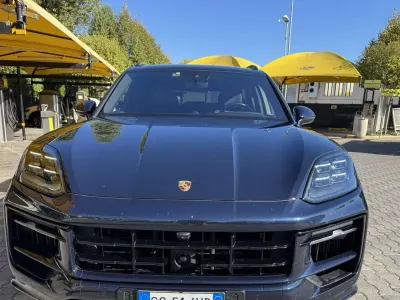 Usata Porsche Cayenne 475 CV (349 kW) 2024 Bluazzurro SUV