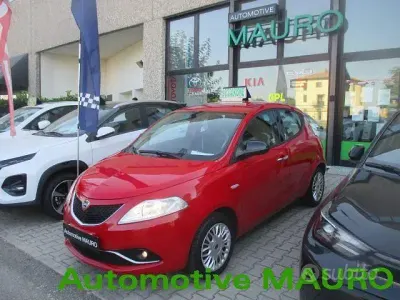 Usata Lancia Ypsilon Gold 69 CV (50 kW) 2017 Rosso Utilitaria