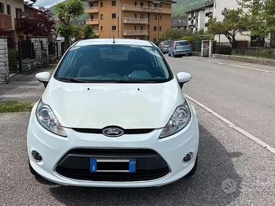 Usata Ford Fiesta Titanium 82 CV (60 kW) 2009 Bianco Berlina