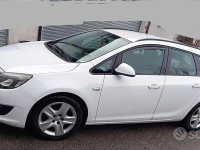 Usata Opel Astra Sport 686 CV (504 kW) 2014 Bianco