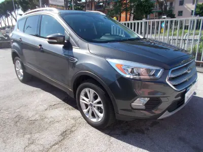 Usata Ford Kuga ST-Line 150 CV (110 kW) 2017 Grigio SUV