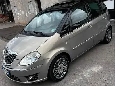 Usata Lancia Musa 90 CV (66 kW) 2009 Grigio Monovolume