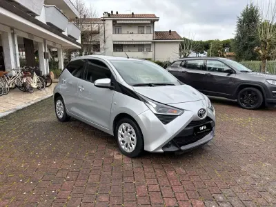 Second-hand Toyota Aygo Business Edition 72 CP (52 kW) 2020 Gri Hatchback