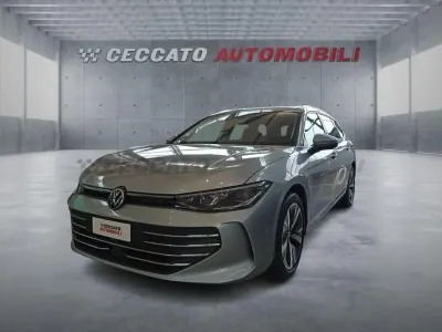 Usata VW Passat 204 CV (150 kW) 2024 Grigio Station wagon