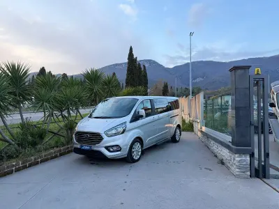 Usata Ford Tourneo Custom 170 CV (125 kW) 2023 Bianco Furgone