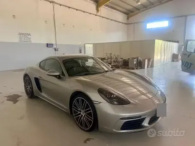 Usata Porsche 718 Cayman 300 CV (220 kW) 2018 Grigio Coupé