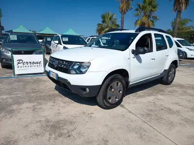 Usata Dacia Duster Lauréate 109 CV (80 kW) 2017 Bianco SUV