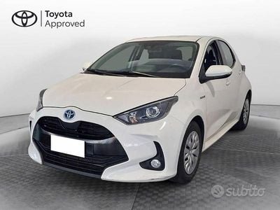 Usata Toyota Yaris Hybrid Active 116 CV (85 kW) 2020 Bianco Berlina
