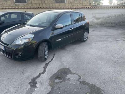 Brugt Renault Clio II Dynamique 75 HK (55 kW) 2011 Sedan