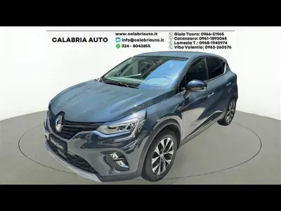 Usata Renault Captur Techno 145 CV (106 kW) 2023 Blu scuro SUV