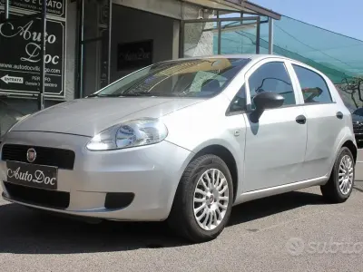 Usado Fiat Punto 69 CV (50 kW) 2012 Gris Utilitario