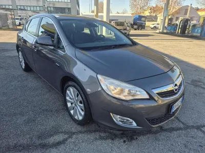 Usata Opel Astra Cosmo 140 CV (102 kW) 2010 Other Berlina