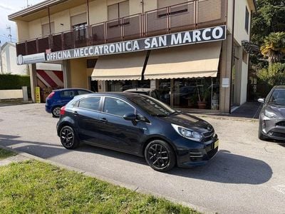 Usata Kia Rio Active 84 CV (61 kW) 2016 Blu Utilitaria
