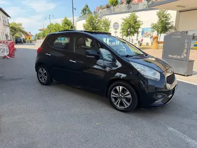 Usata Kia Venga 90 CV (66 kW) 2015 Nero Utilitaria