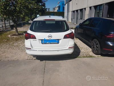 Gebraucht Opel Astra 140 PS (102 kW) 2013 Weiß Kombi