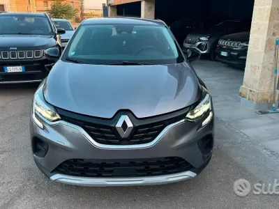 Usata Renault Captur Intens 101 CV (74 kW) 2021 Grigio SUV