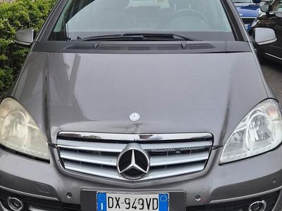 Usado Mercedes A180 Executive 109 CV (80 kW) 2010 Gris Berlina