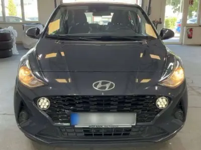 Usata Hyundai i10 67 CV (49 kW) 2021 Grigio finanza perlato Utilitaria