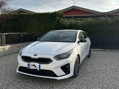 Usado Kia ProCeed GT-Line 136 CV (100 kW) 2019 Blanco Familiar