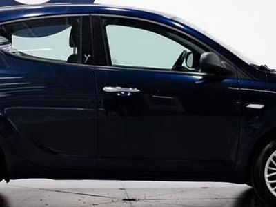 Usata Lancia Ypsilon 60 CV (44 kW) 2016 Blu Utilitaria