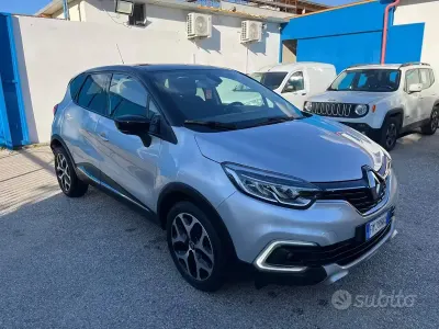 Usata Renault Captur 110 CV (80 kW) 2018 Grigio SUV