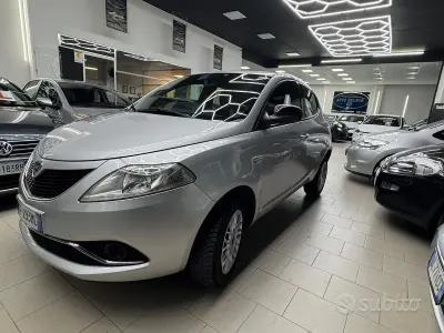 Usata Lancia Ypsilon Platinum 80 CV (58 kW) 2016 Grigio Utilitaria