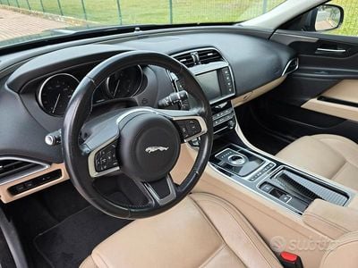 Occasion Jaguar XE 180 ch (132 kW) 2017 Gris Berline