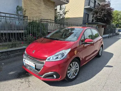Gebraucht Peugeot 208 Active 82 PS (60 kW) 2017 Rot Kleinwagen
