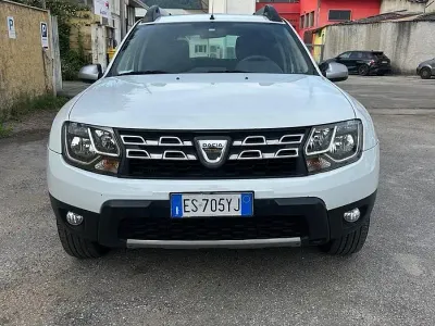 Usata Dacia Duster Lauréate 109 CV (80 kW) 2014 Bianco SUV