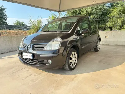 Usata Renault Modus 75 CV (55 kW) 2006 Nero Monovolume