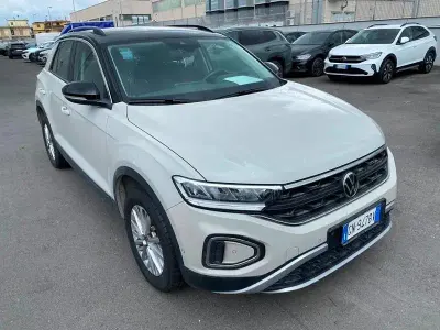 Usata VW T-Roc Life 115 CV (84 kW) 2023 Ascot grey/t.nero SUV
