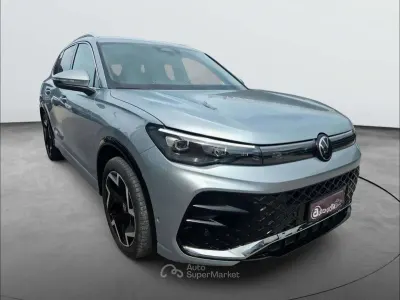 Usata VW Tiguan R-line 150 CV (110 kW) 2024 Dolomite silver SUV