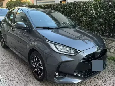 Usata Toyota Yaris Active 72 CV (52 kW) 2022 Grigio Utilitaria