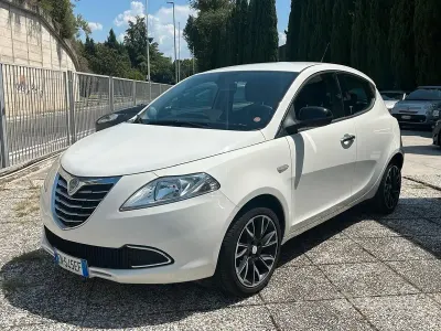 Usata Lancia Ypsilon Gold 69 CV (50 kW) 2012 Bianco Utilitaria