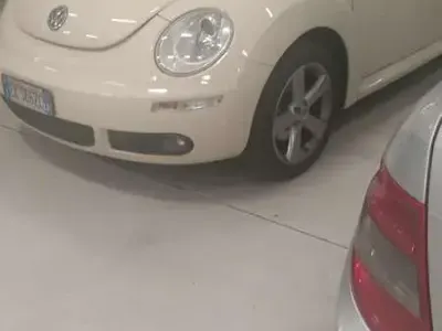Usata VW New Beetle Edition 102 CV (75 kW) 2010 Utilitaria