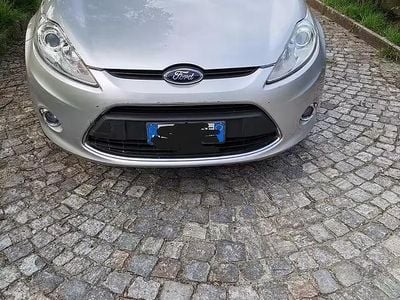 Usata Ford Fiesta 82 CV (60 kW) 2011 Grigio Utilitaria
