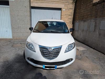 Usata Lancia Ypsilon Gold 69 CV (50 kW) 2015 Bianco Utilitaria