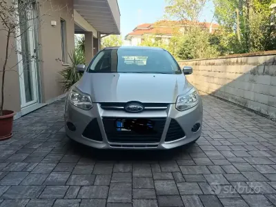 Usata Ford Focus 115 CV (84 kW) 2012 Grigio Berlina