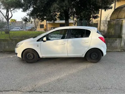 Usata Opel Corsa Edition 80 CV (58 kW) 2010 Bianco Utilitaria