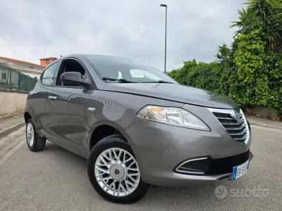 Begagnad Lancia Ypsilon 80 HK (58 kW) 2015 Grå Halvkombi