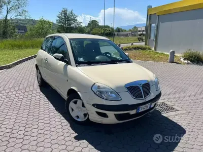 Usata Lancia Ypsilon 60 CV (44 kW) 2005 Giallo Utilitaria