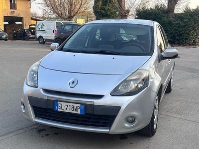 Usata Renault Clio IV Dynamique 75 CV (55 kW) 2012 Argento Berlina