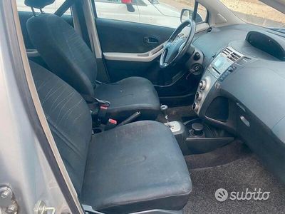 usata Toyota Yaris 1.0 benzina neopatentati