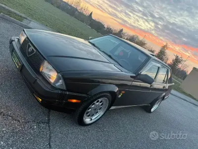 Usata Alfa Romeo 75 185 CV (136 kW) 1988 Nero Berlina