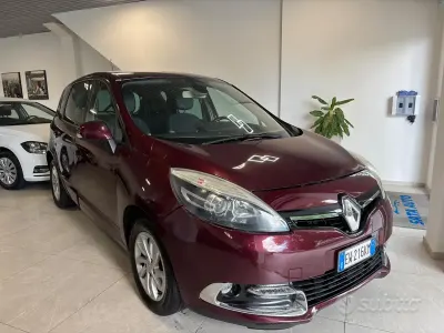 Usata Renault Scénic III XMOD 110 CV (80 kW) 2015 Rosso Monovolume