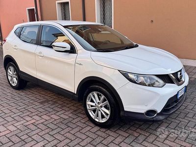 Usata Nissan Qashqai 131 CV (96 kW) 2015 Bianco SUV