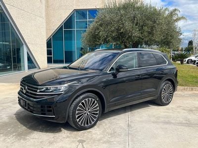 Usata VW Touareg Elegance 340 CV (250 kW) 2024 Nero SUV