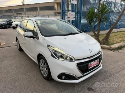 Usata Peugeot 208 75 CV (55 kW) 2016 Bianco Utilitaria