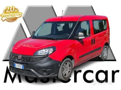 Begagnad Fiat Doblò Easy 90 HK (66 kW) 2022 Röd Minibuss